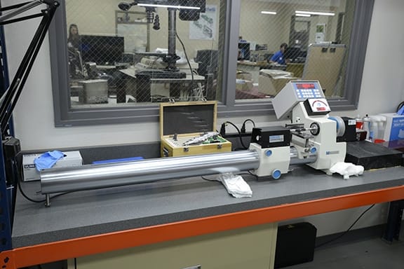 Supermicrometer precision measurement instrument at Michelli calibration laboratory