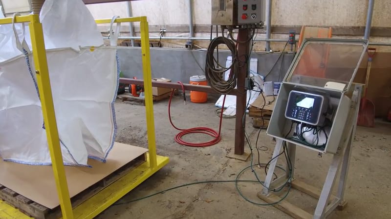 Automated supersack bulk filling system with control panel and suspended bulk bag