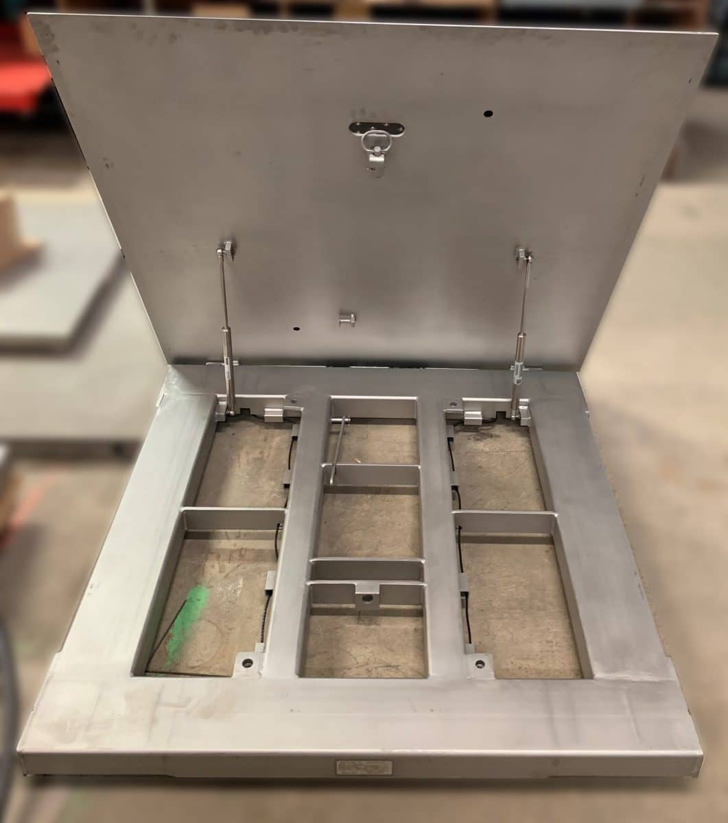 Lift Deck Washdown Scale in open position