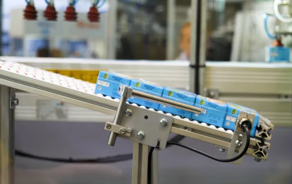 Cartons on an automated conveyor belt representing simple in-motion checkweighing applications