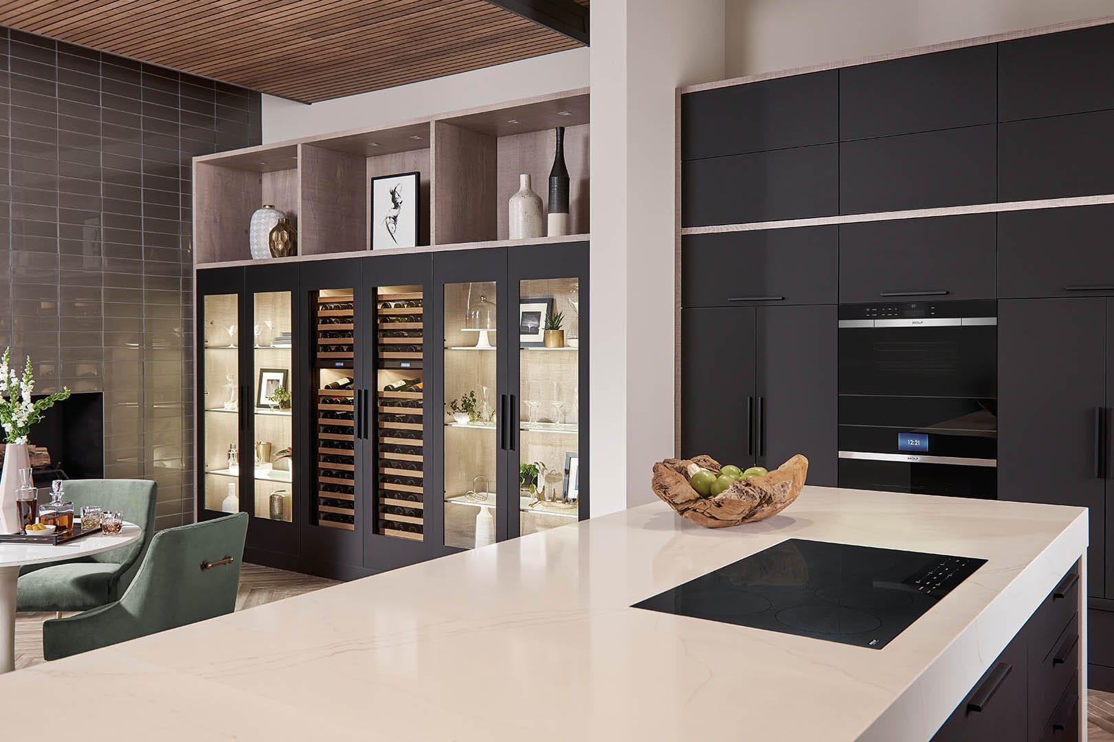 Metropolitan island and dining area