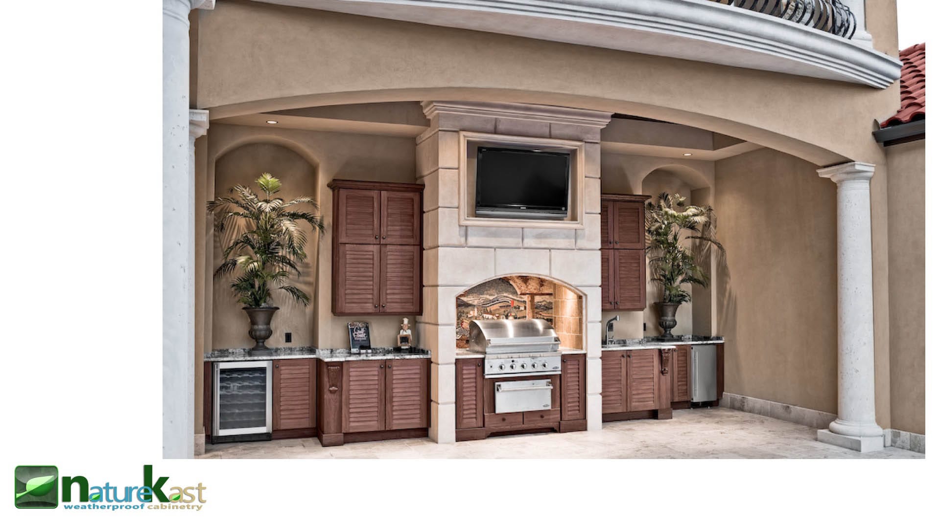 Outdoor kitchen cabinetry