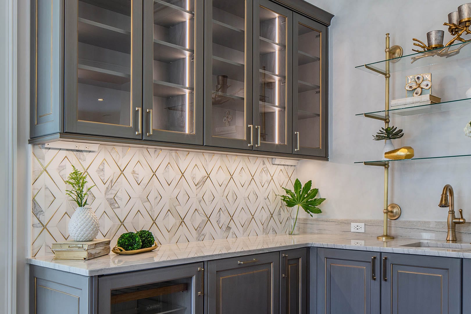 Stone tile landscape kitchen