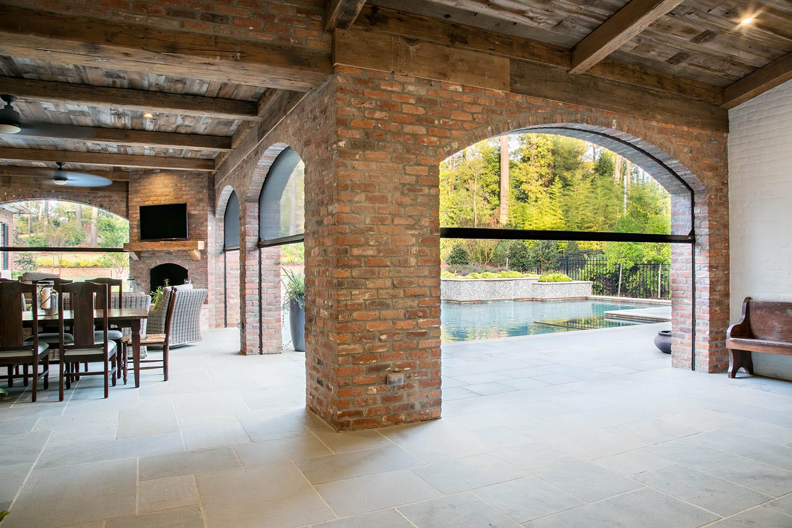 Phantom screens outdoor living room