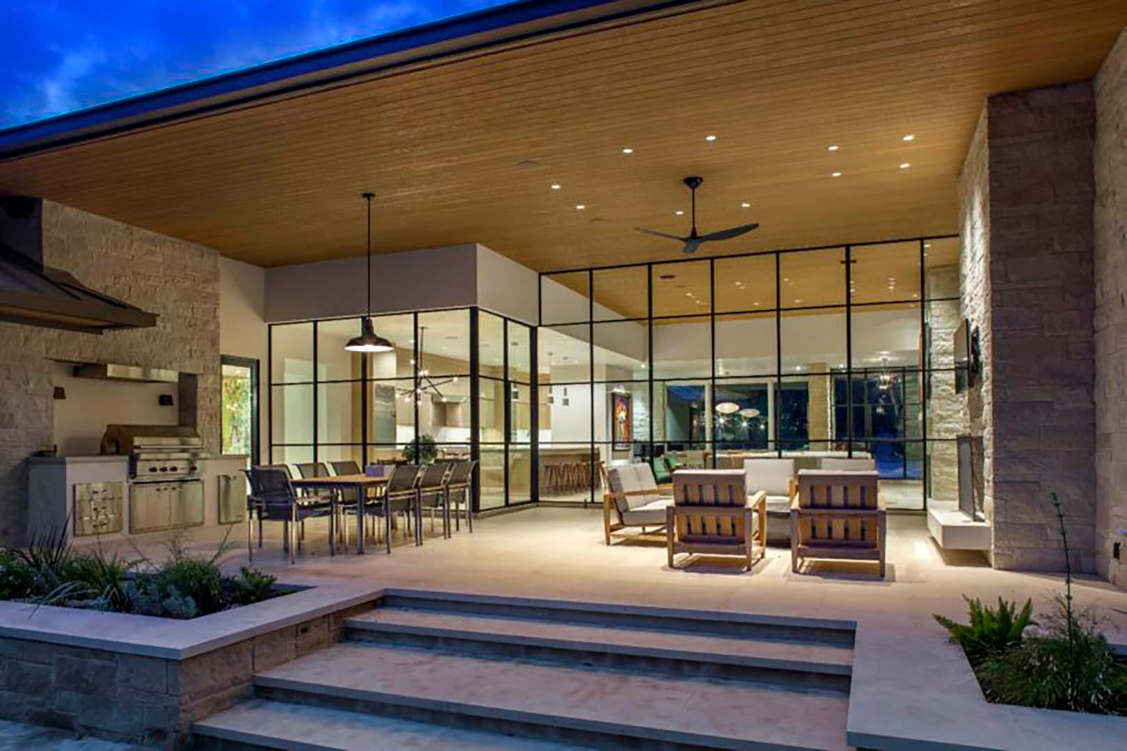 Rehme steel windows in a luxurious open-plan living area